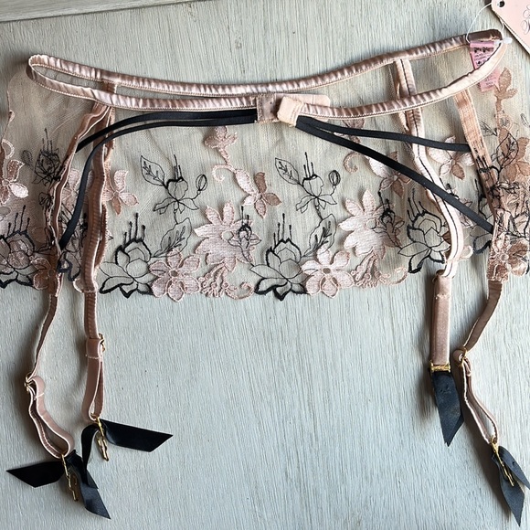 NWT beautifully embroidered Agent Provocateur Yoshie suspender, 4, large - Picture 7 of 8